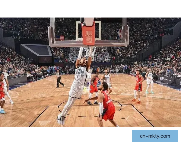 爱德华兹感叹文班太高难赢跳球